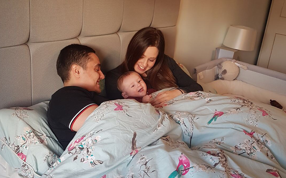 A family of three laid on the Sleepeezee Memory Comfort 1000 mattress.